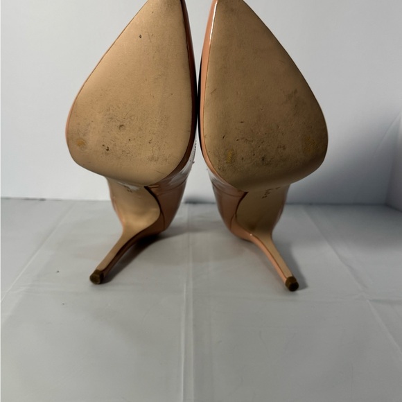 BCBGeneration Women's Light Peach Pumps Size 6B very good preowned condition - Picture 9 of 9